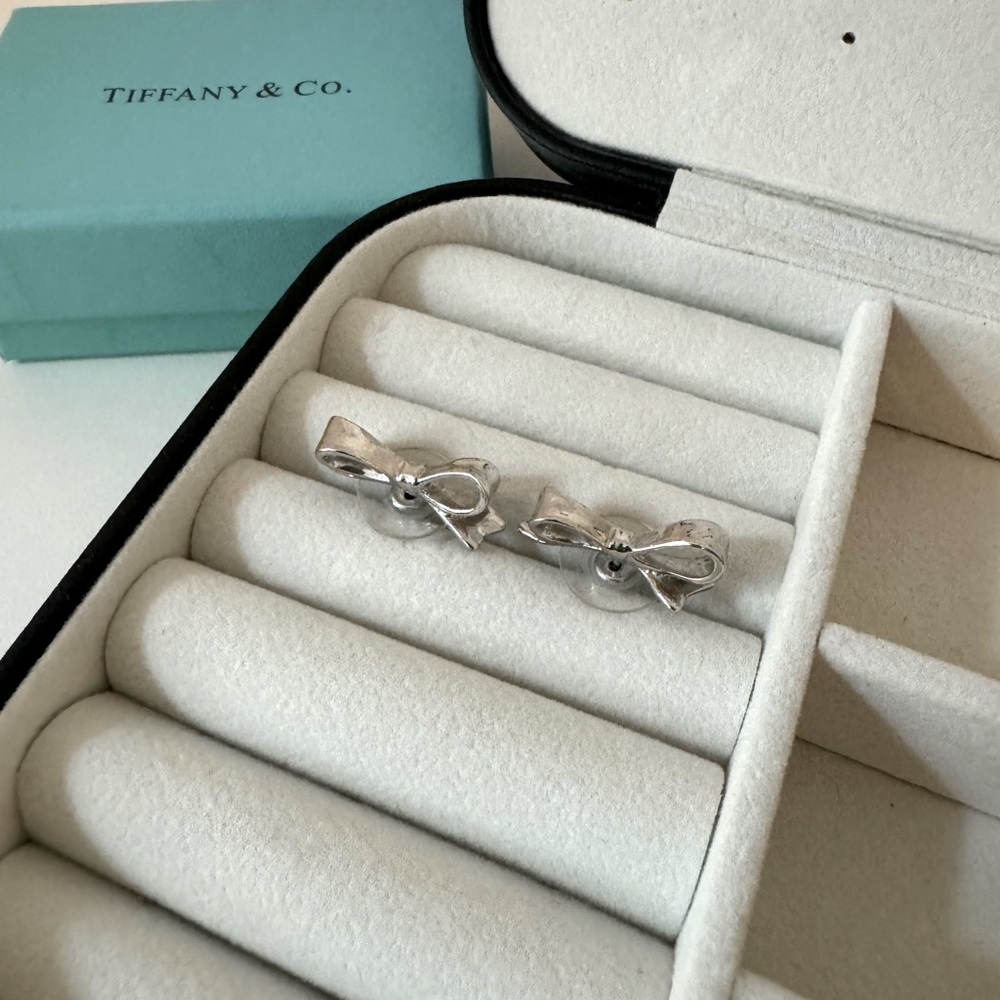 Silver bow earrings